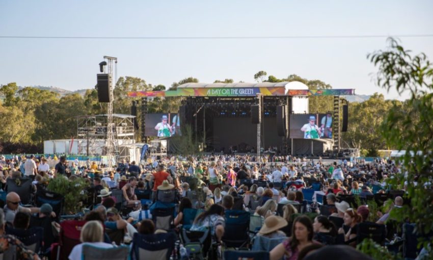 Daytime crowds during A Day On the Green