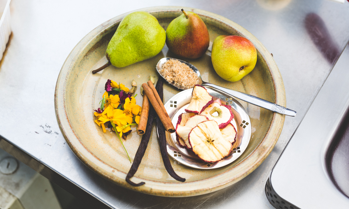 Recipe Buttermilk griddle cakes with caramelised pear CityMag